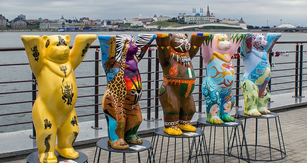 В Казани открылась необычная выставка под открытым небом - United Buddy Bears из Берлина