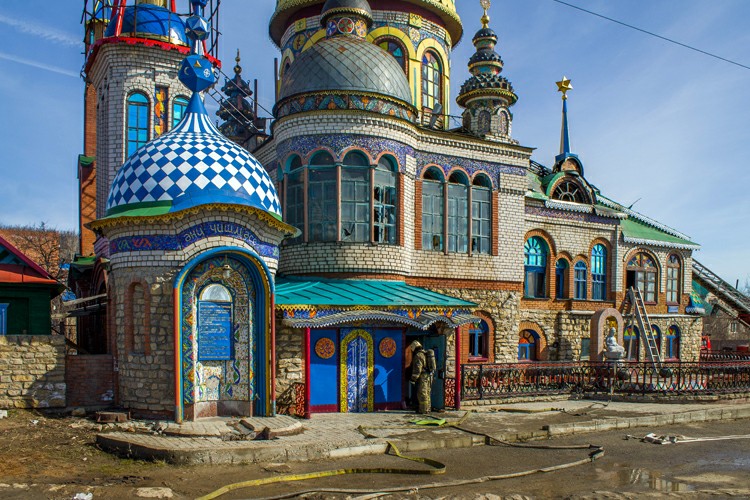 Пожар в Храме всех религий в Казани